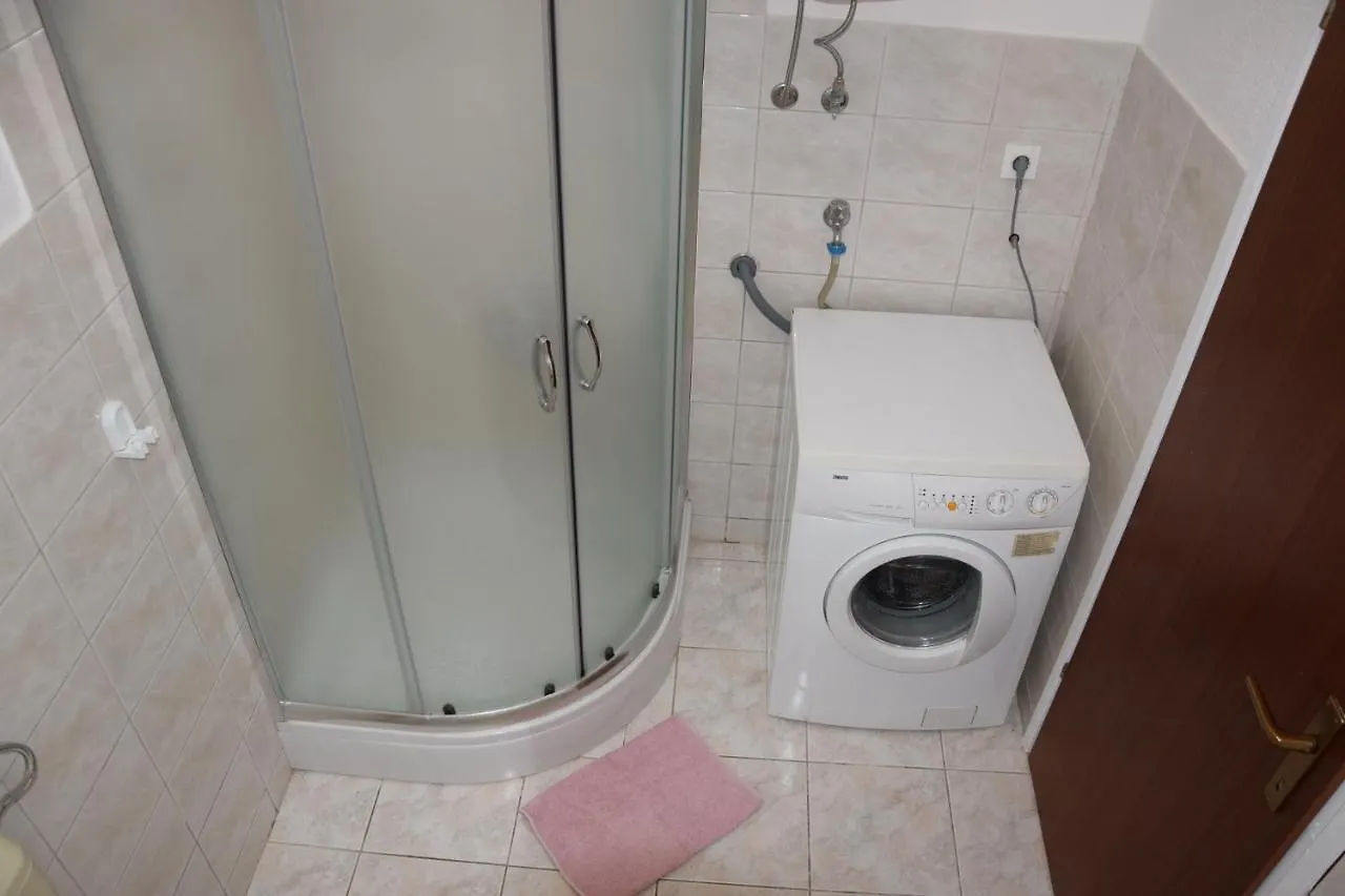 Apartment Bogdan 1 波弗加纳