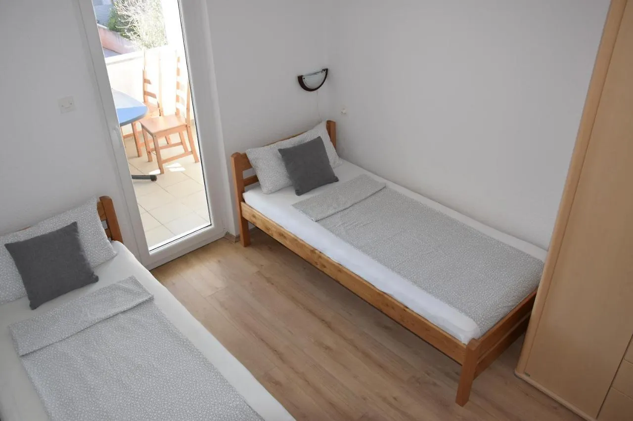 Apartment Bogdan 1 Povljana